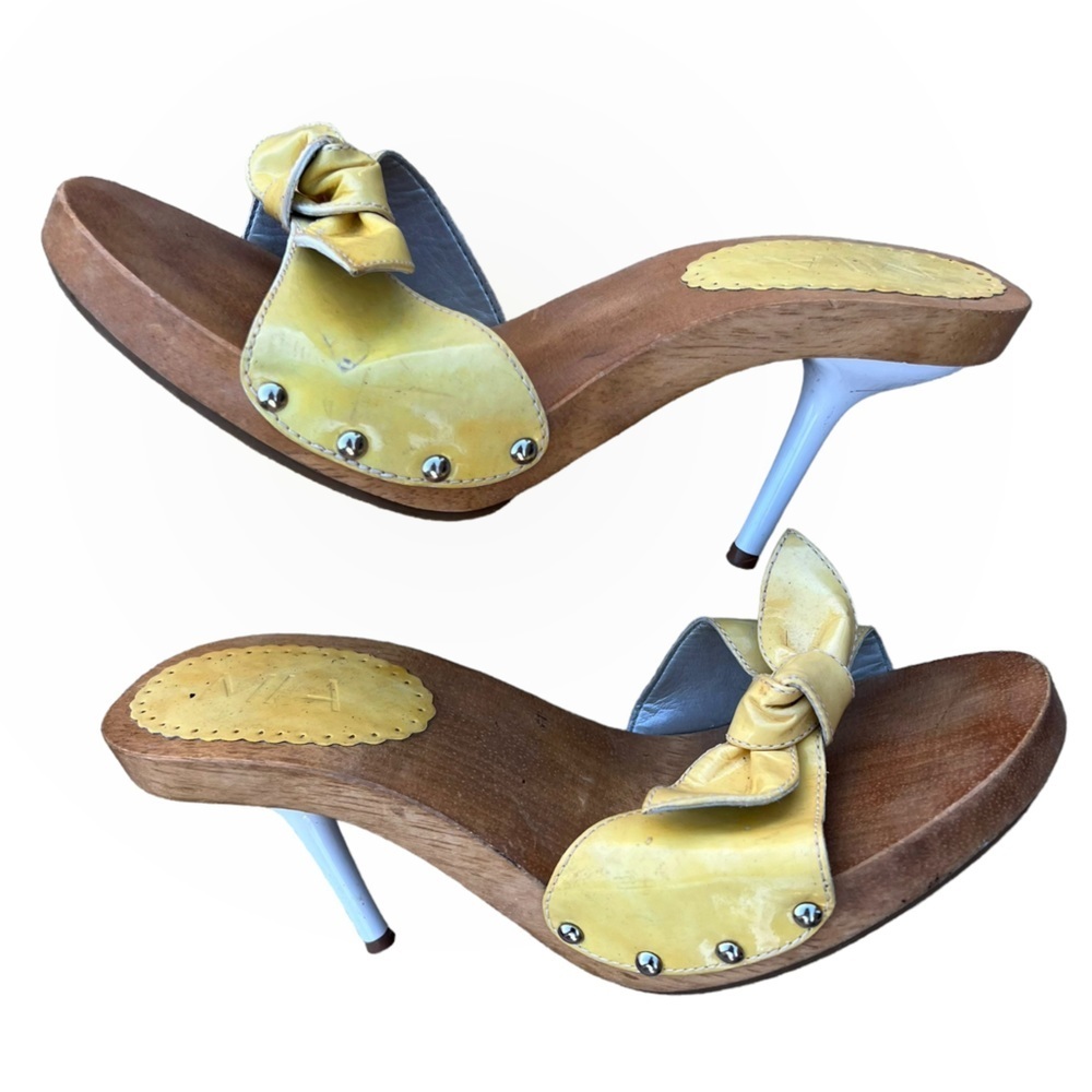 Vintage MIA Vintage 80s  Wooden Heeled Slide Sandals. Pale yellow patent leather